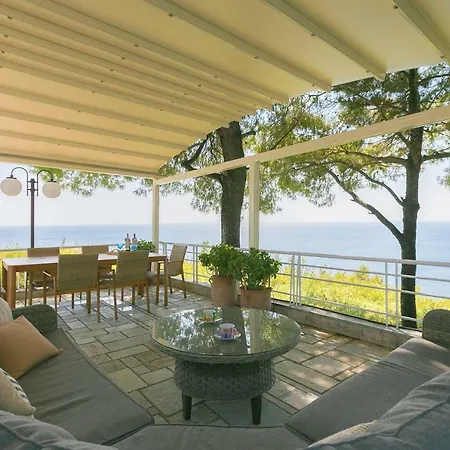 Сasa de vacaciones Sani Gallery Villa, Your Next Family Vacation!