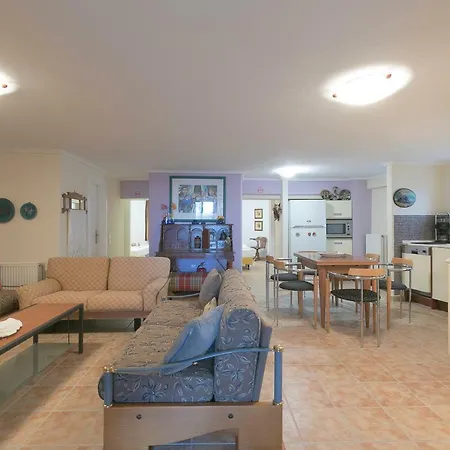 بيت للعطل Sani Gallery Villa, Your Next Family Vacation! *